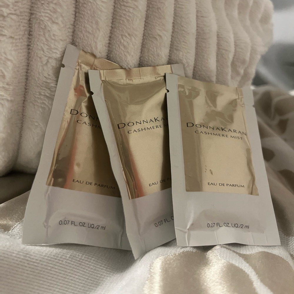 Donna Karan Towelettes